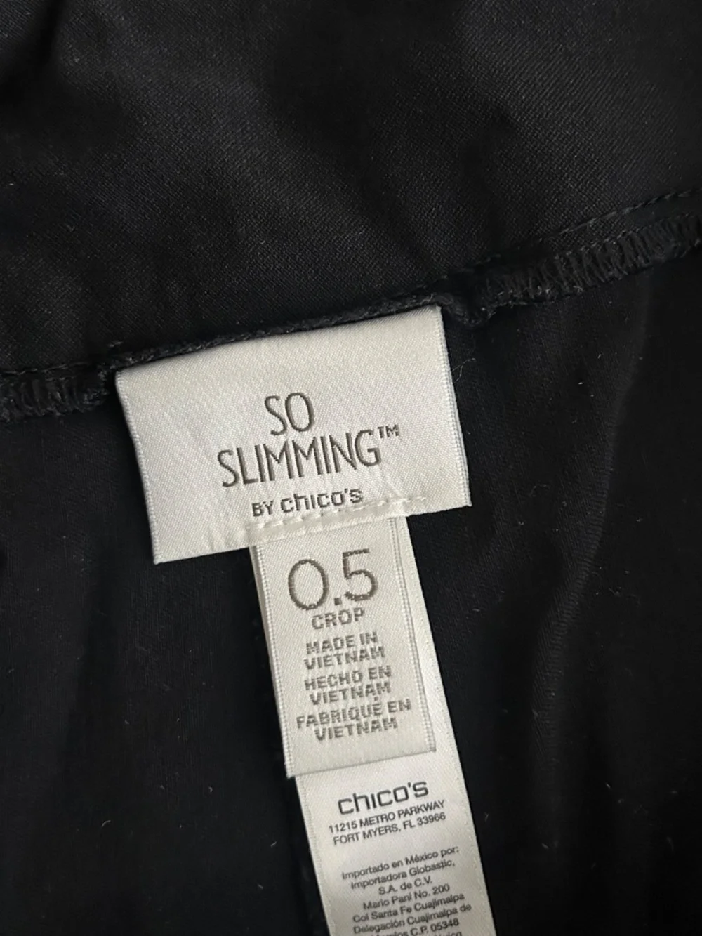Chicos So Slimming Womens Black Crop Stretch Pull-On Pants Size 0.5/ 6